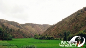 【雨后的山】