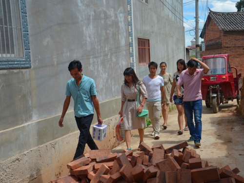 【爱心上路之二】到建杰家中小坐