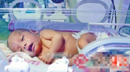 男婴被弃 不会吸奶 大理市民政部门盼其父母现身