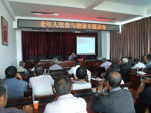 弥渡县举办“老年人饮食与健康专题讲座”